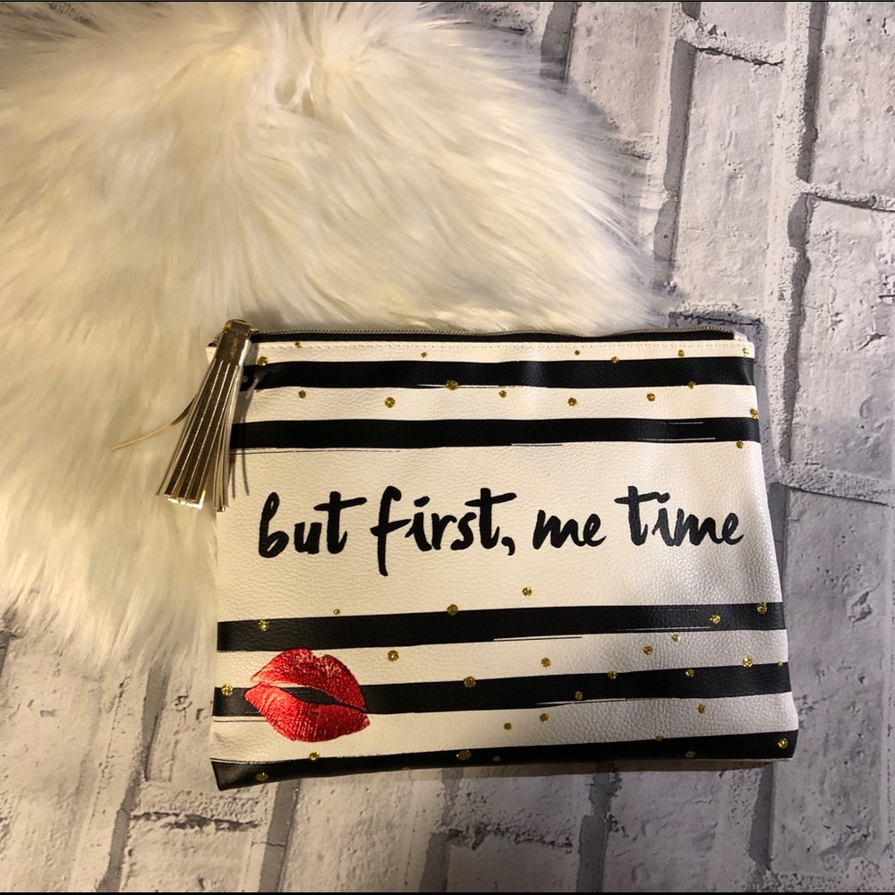Makeup bag with cosmetics goody bag from CVS 🔥